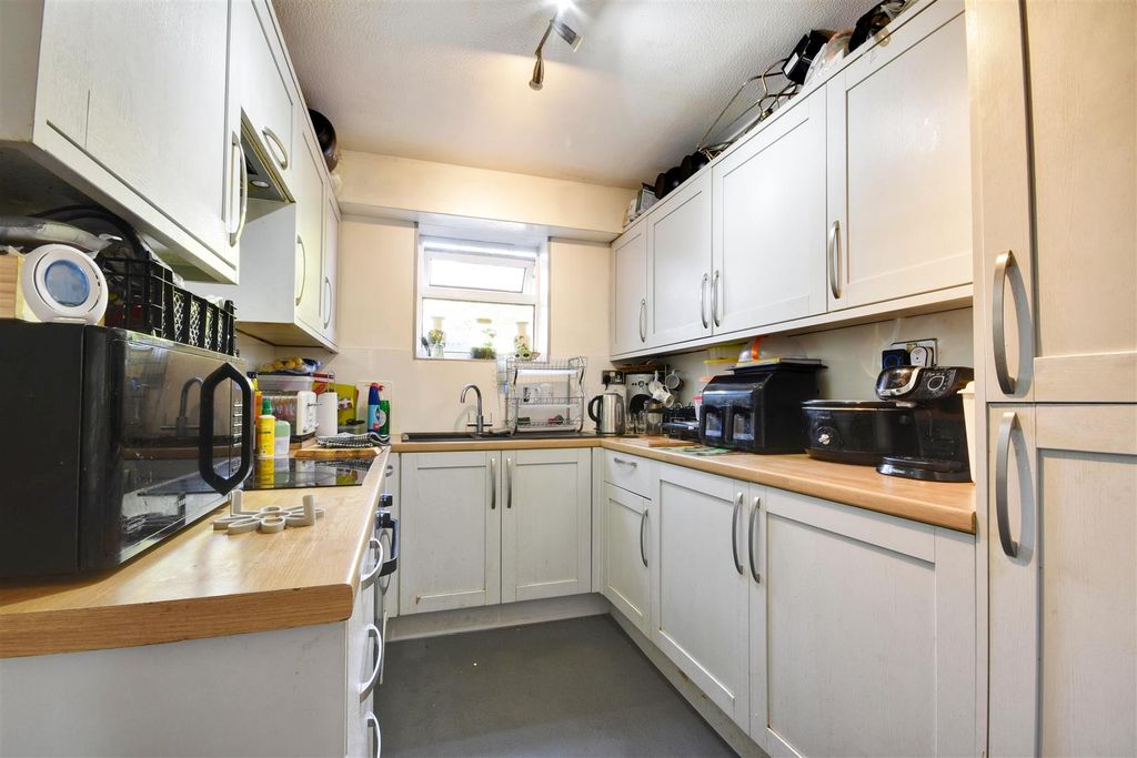 Property photo 3 of 25