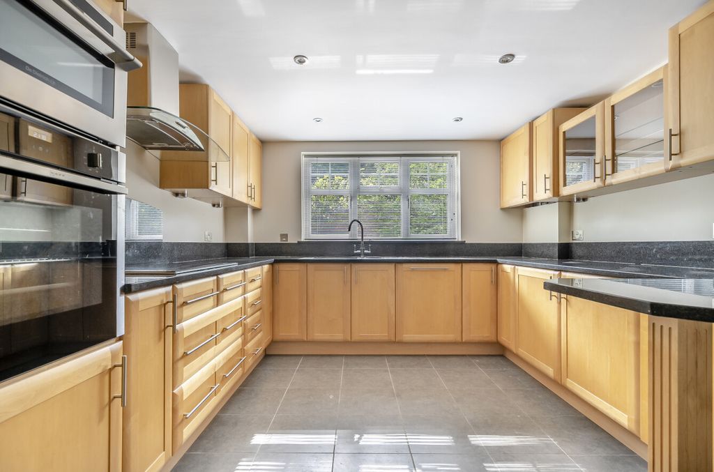 Property photo 3 of 11 14-6814882F08733-...