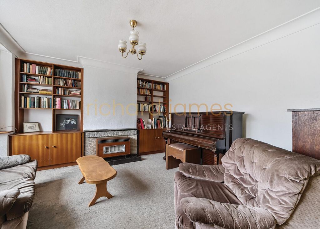 Property photo 3 of 20 F023404A-57d3-439c-8c03-181827Ffb878.Jpg