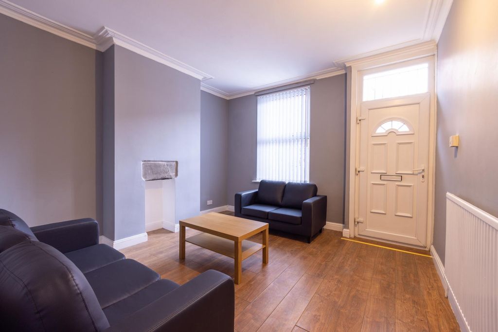 Property photo 3 of 24 Bright, Well-Presented Living Room With Two Comfor...