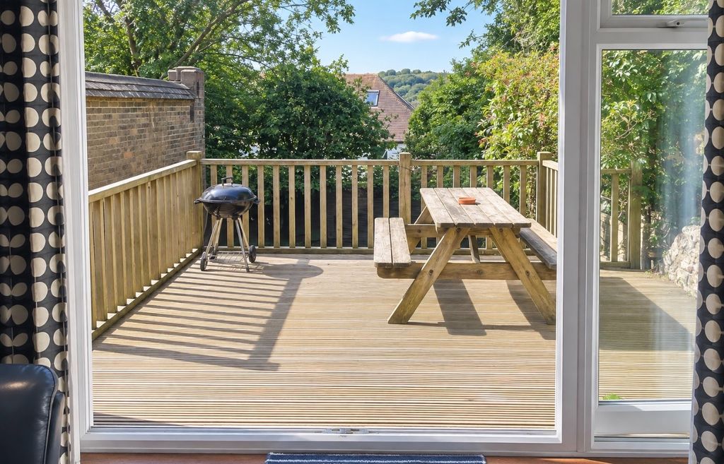Property photo 3 of 20 6095443