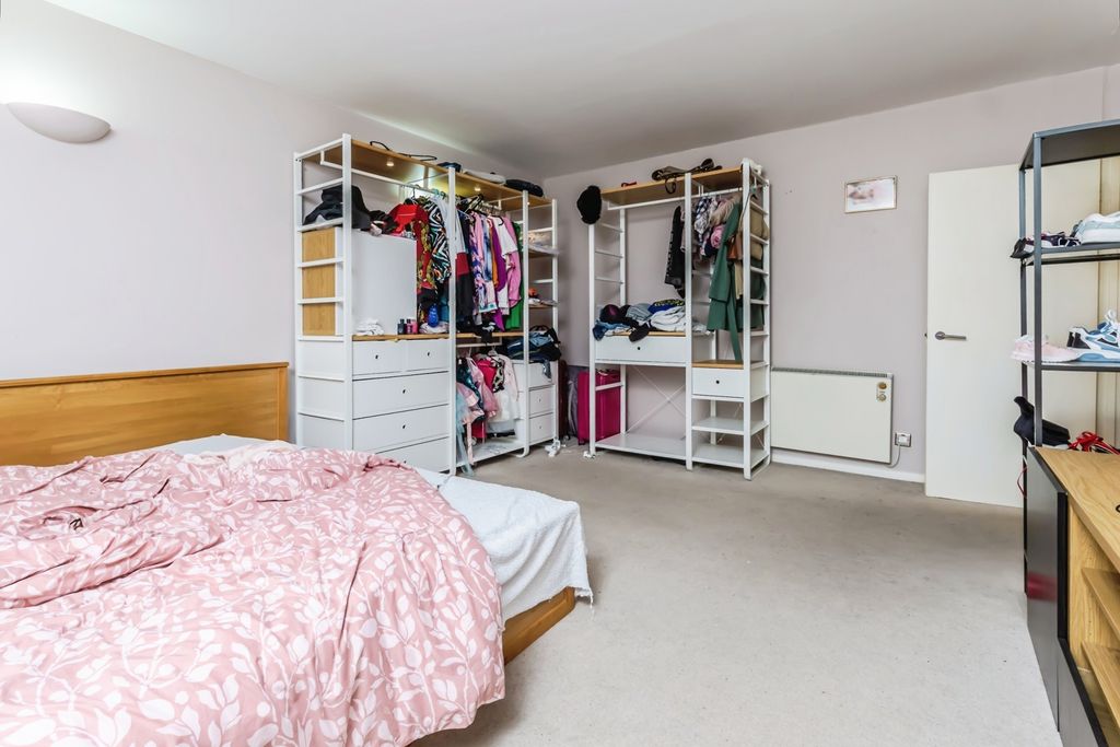 Property photo 3 of 17 Photo