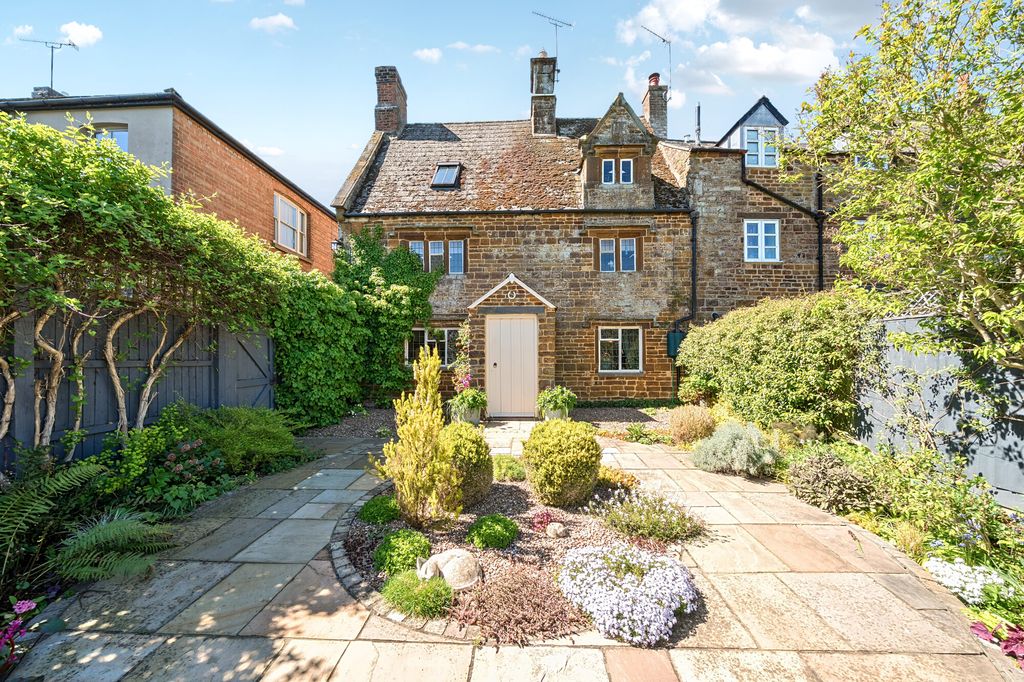 Property photo 1 of 12