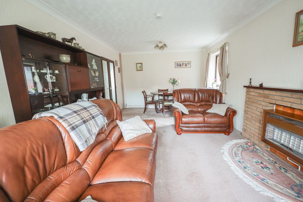 Property photo 3 of 17 4673503