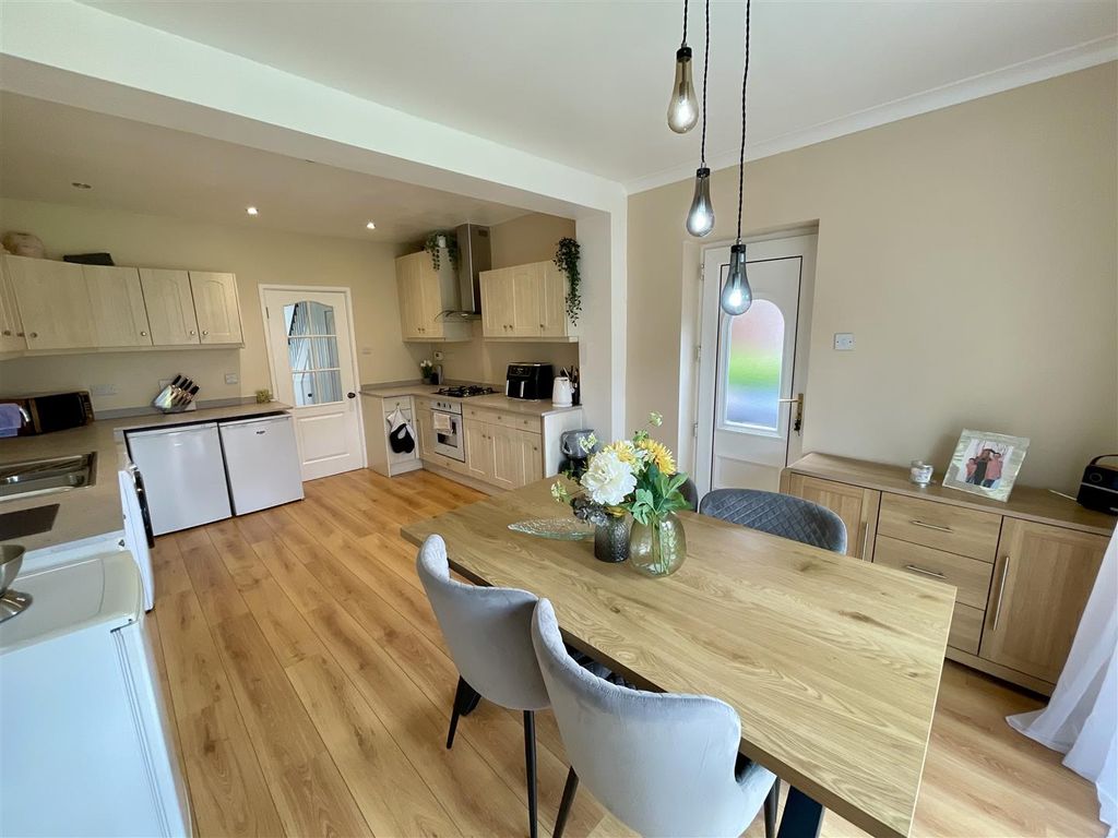 Property photo 3 of 18 Kitchen / Diner
