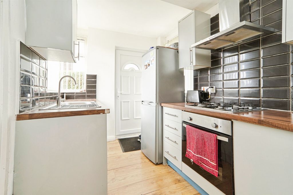 Property photo 3 of 14