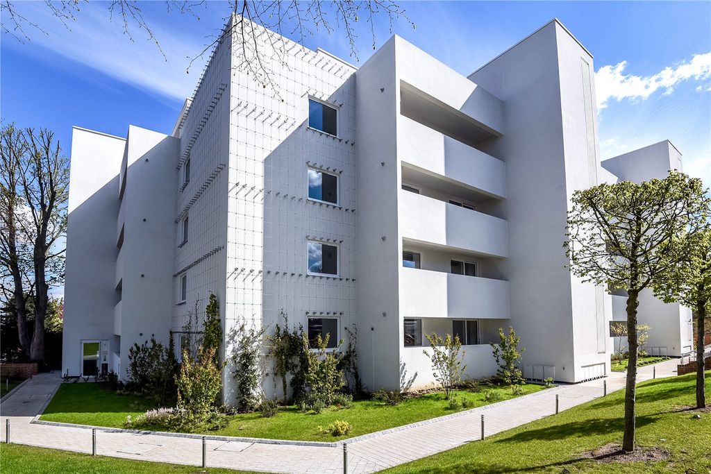 Property photo 1 of 10 Carlton Drive