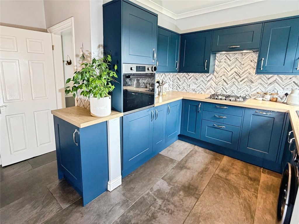 Property photo 3 of 17 Kitchen Area