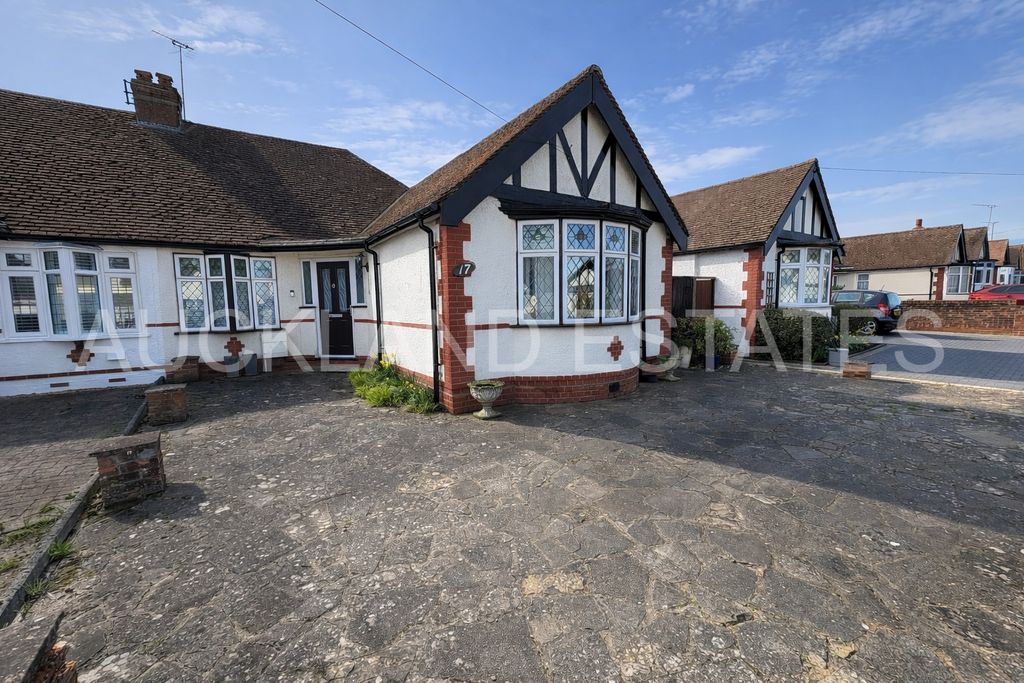 Property photo 1 of 18 Image00005