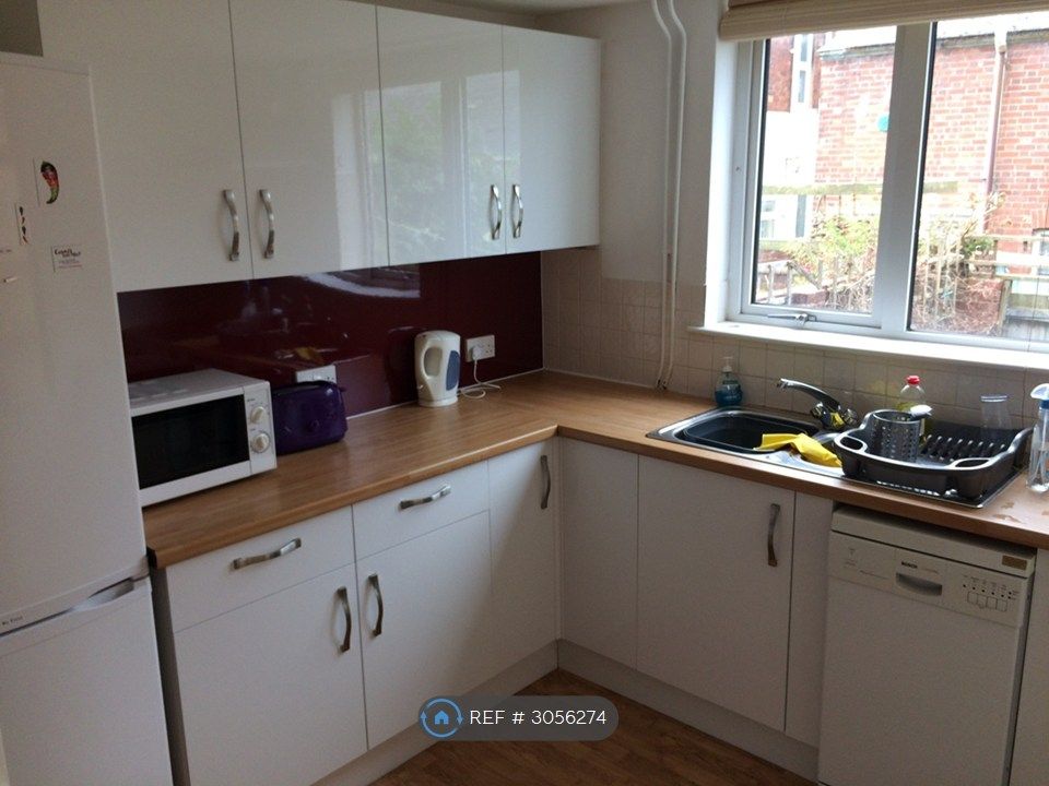 Property photo 2 of 14 Kitchen
