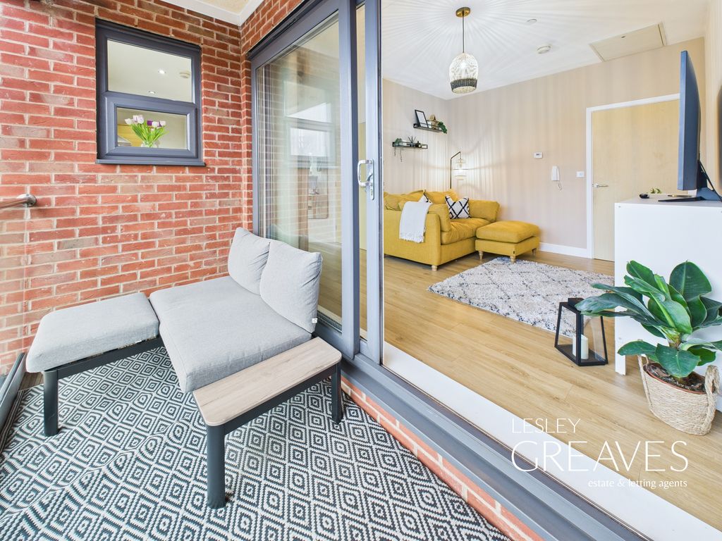 Property photo 2 of 14 Balcony