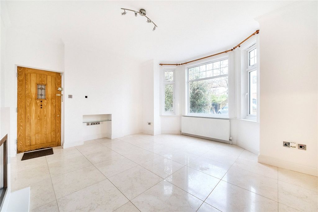 Property photo 2 of 14 Picture No. 02