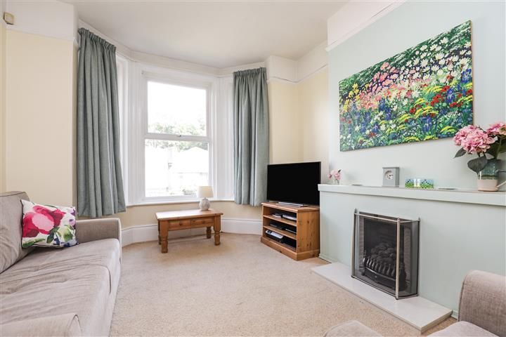 Property photo 3 of 11 Living Room