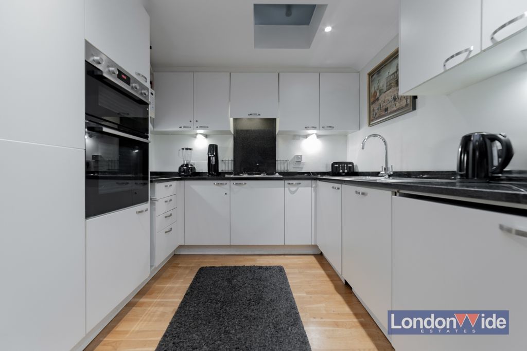 Property photo 3 of 17 Photo 4