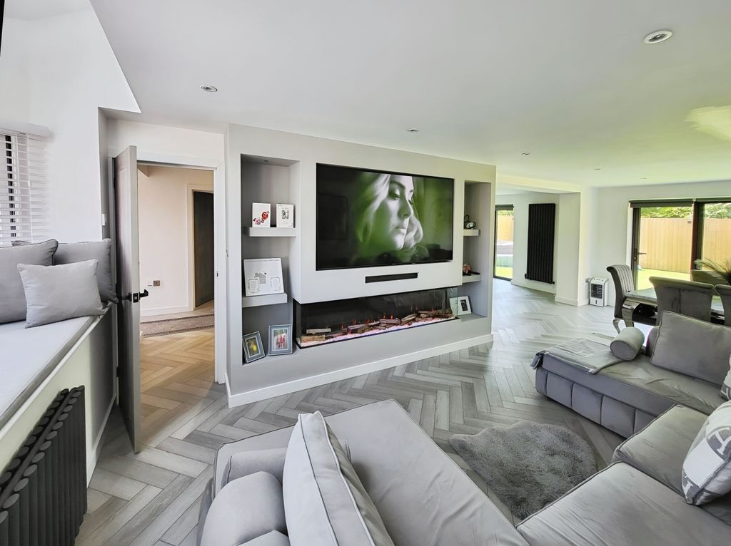 Property photo 2 of 20 Lounge