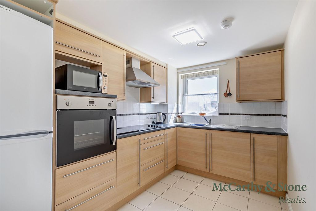 Property photo 3 of 38 8700648-Interior10-800.Jpg