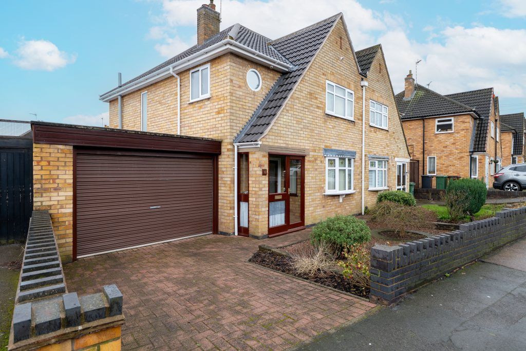 Property photo 1 of 32