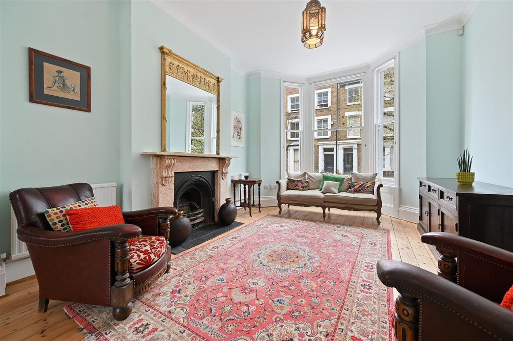 Property photo 2 of 15 Westwick Gardens