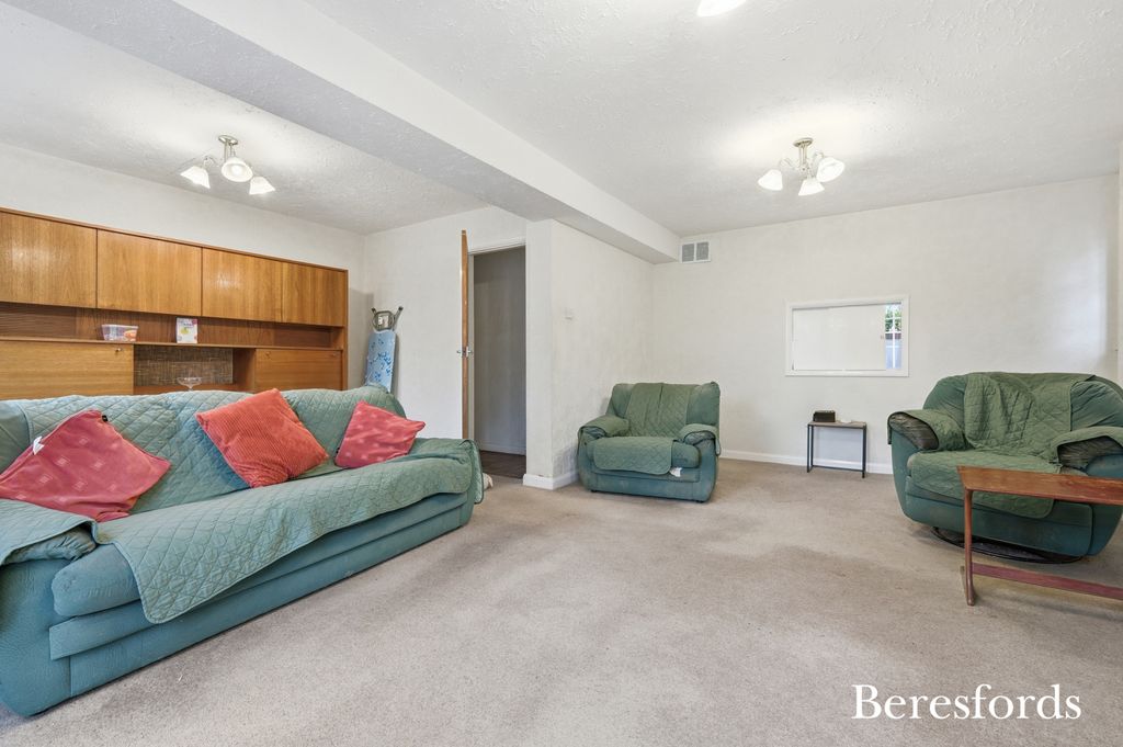 Property photo 2 of 20 Lounge