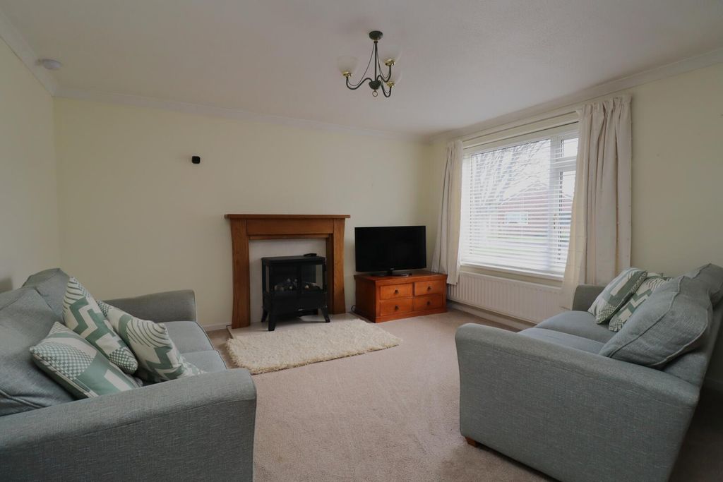 Property photo 2 of 24 Living Room