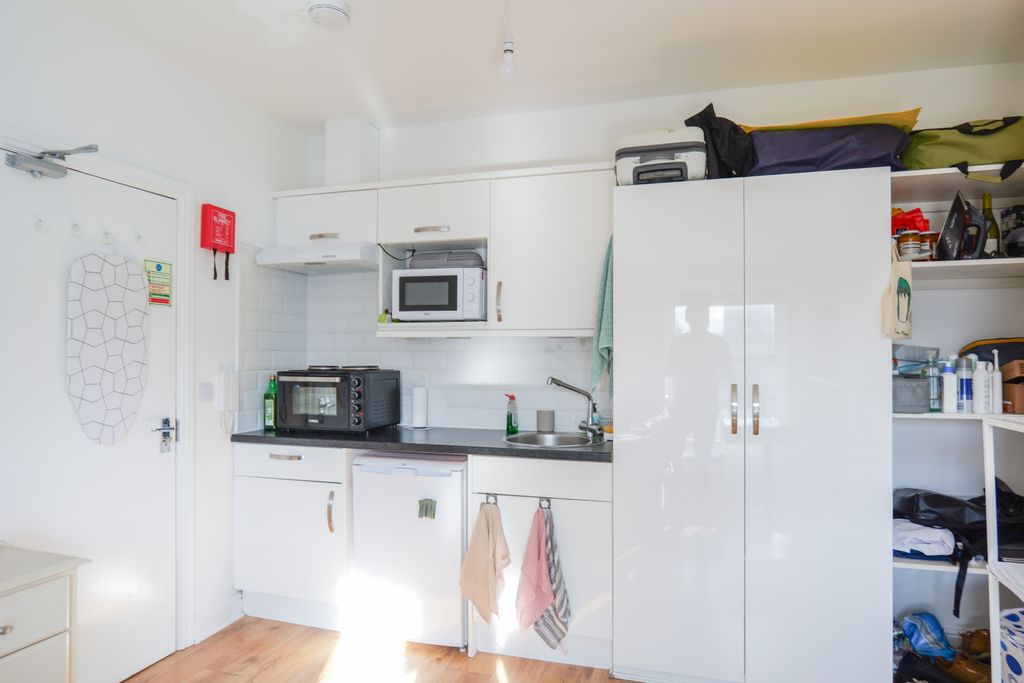 Property photo 2 of 30