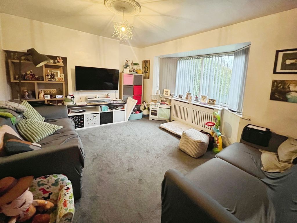 Property photo 2 of 13 Lounge