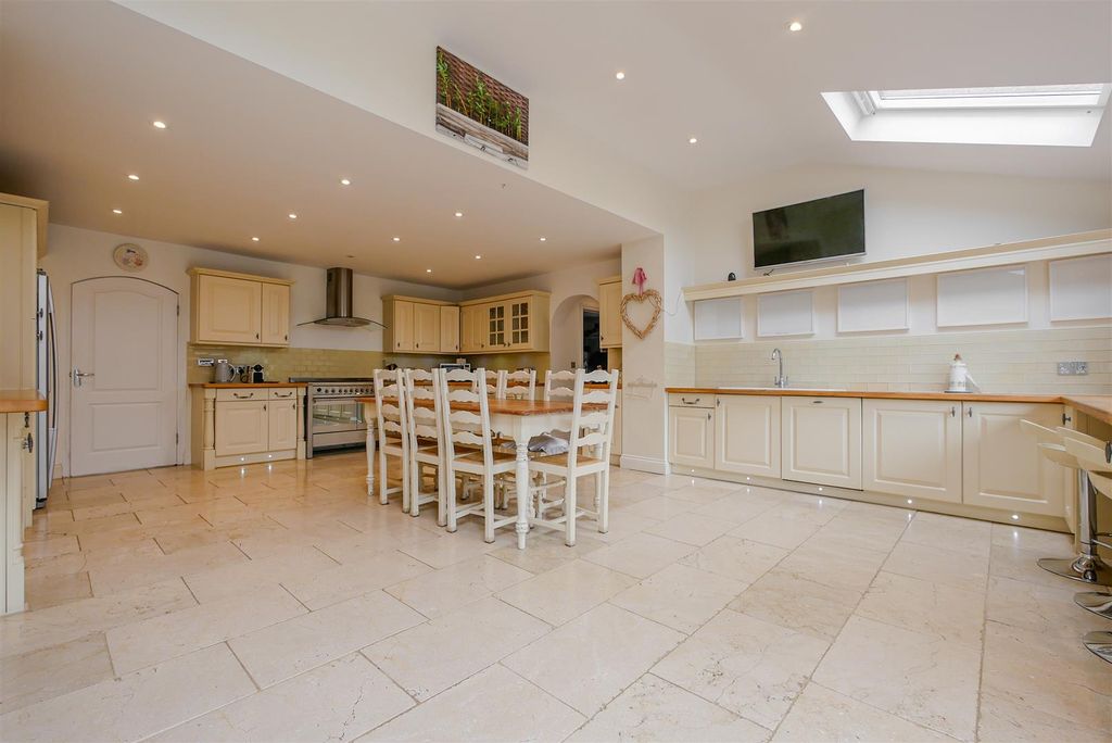 Property photo 2 of 24 Kitchen/Dining Room