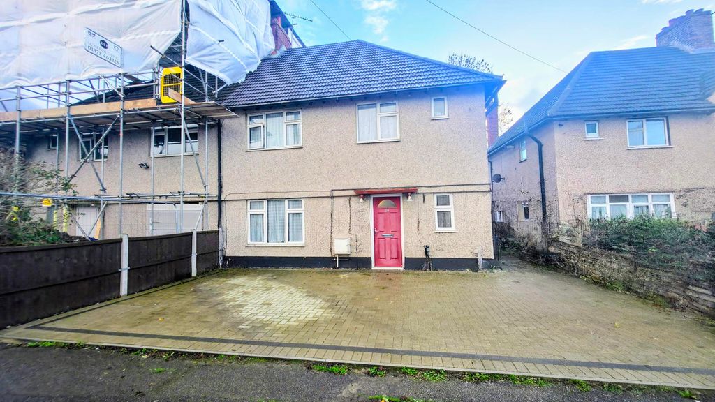 Property photo 1 of 11 Front