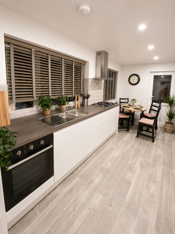 Property photo 3 of 10 Kitchen