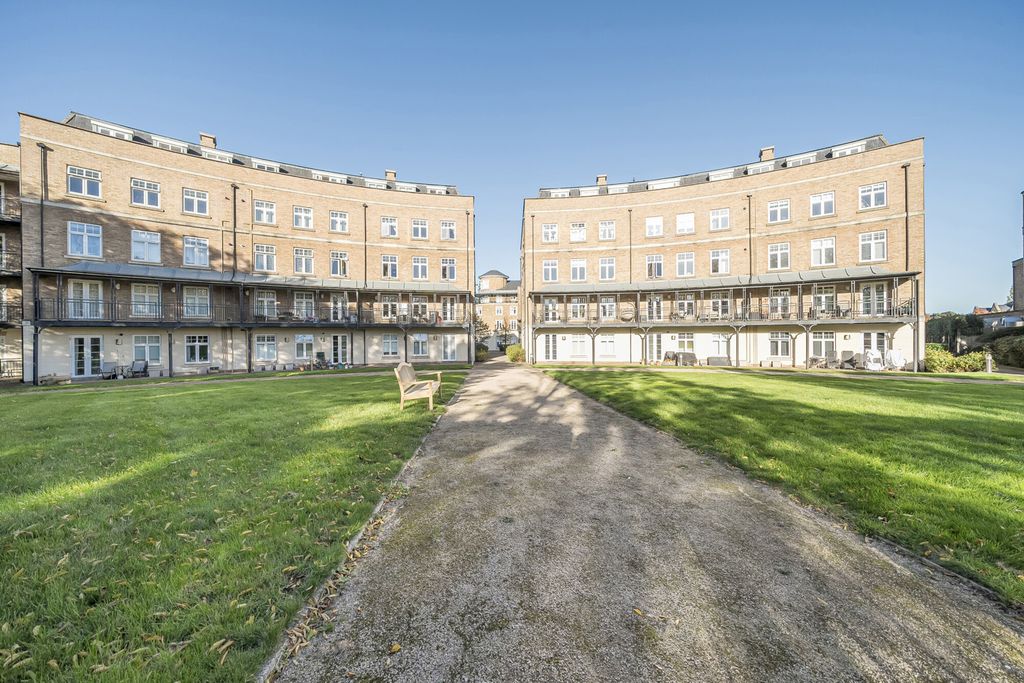 Property photo 1 of 14 External