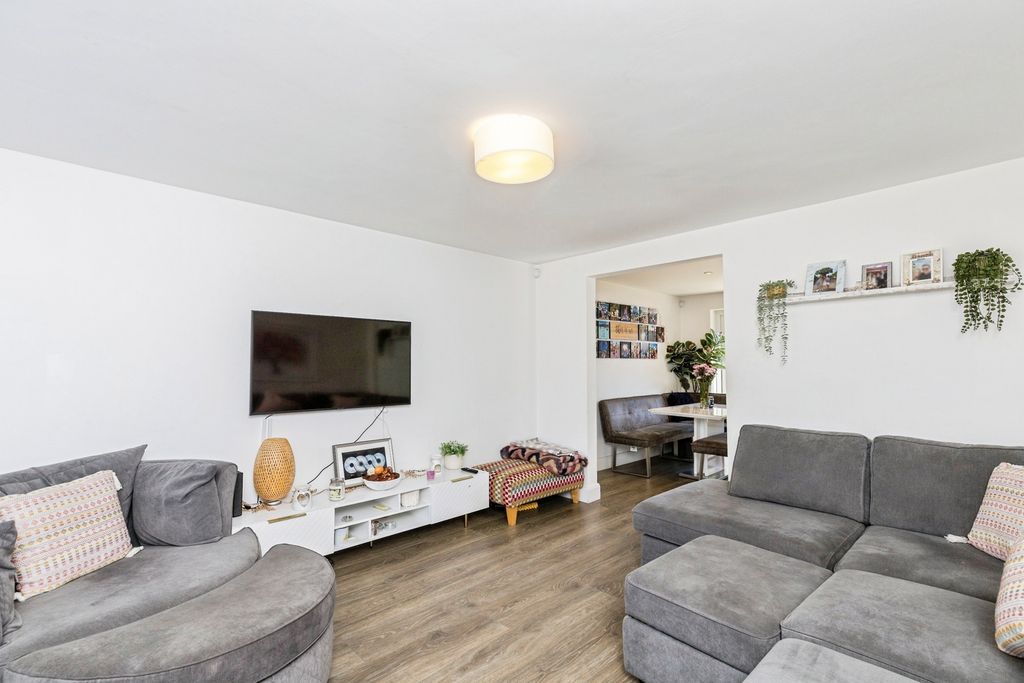 Property photo 3 of 23 Pbox-Img.Jpg
