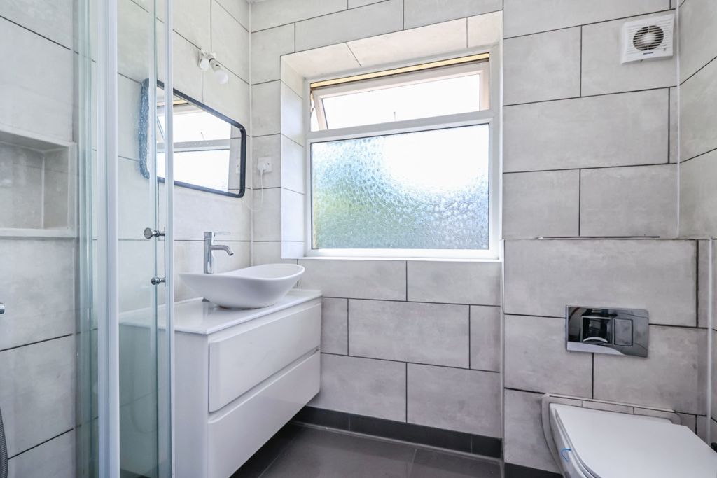 Property photo 3 of 14 Shower Room