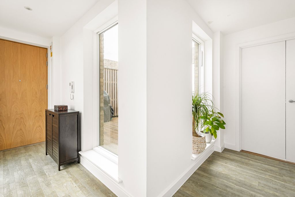 Property photo 3 of 18