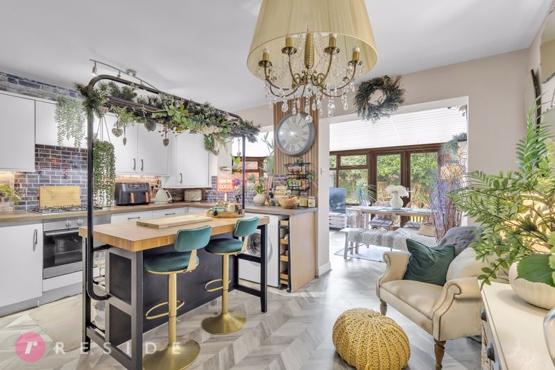 Property photo 3 of 19 Dining Kitchen
