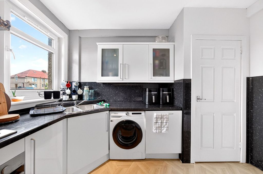 Property photo 2 of 45 Kitchen