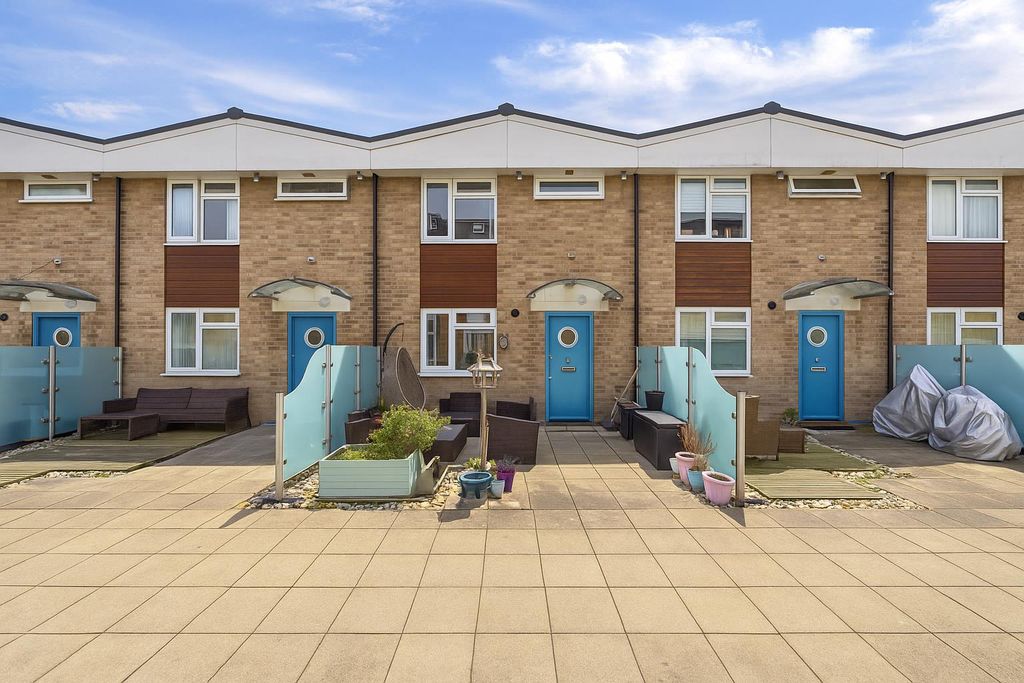 Property photo 1 of 11 Front