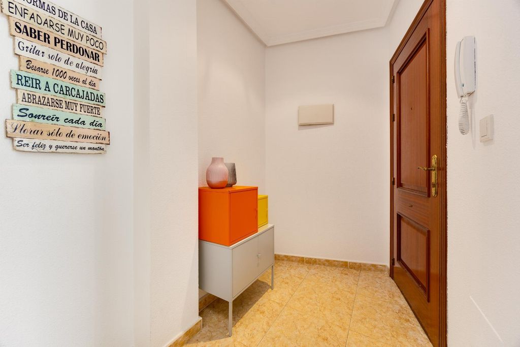 Property photo 2 of 40