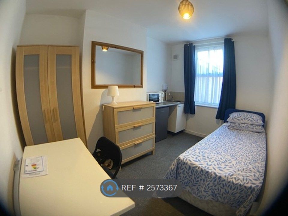 Property photo 1 of 8 Bedroom
