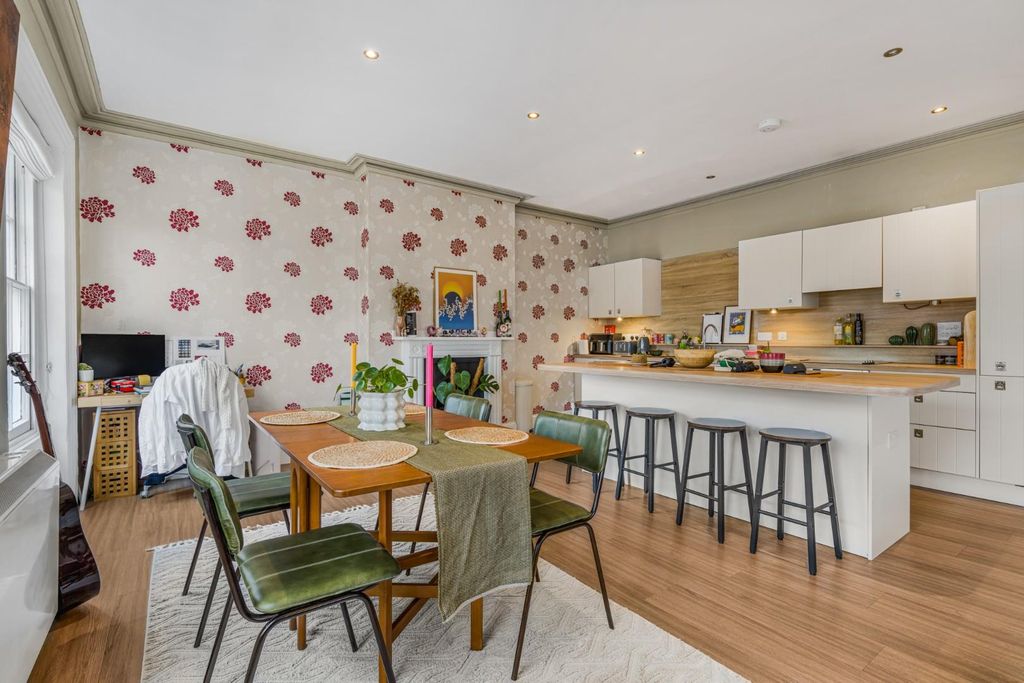 Property photo 3 of 14 Flat 3 99 Promenade-9.Jpg