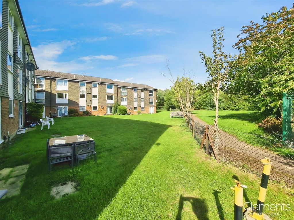 Property photo 3 of 9 Communal Gardens