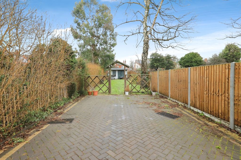 Property photo 3 of 24