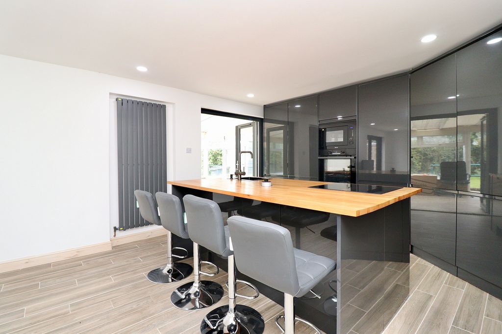 Property photo 2 of 15 Img_3985