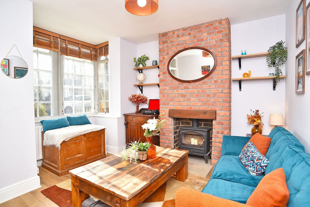 Property photo 3 of 17