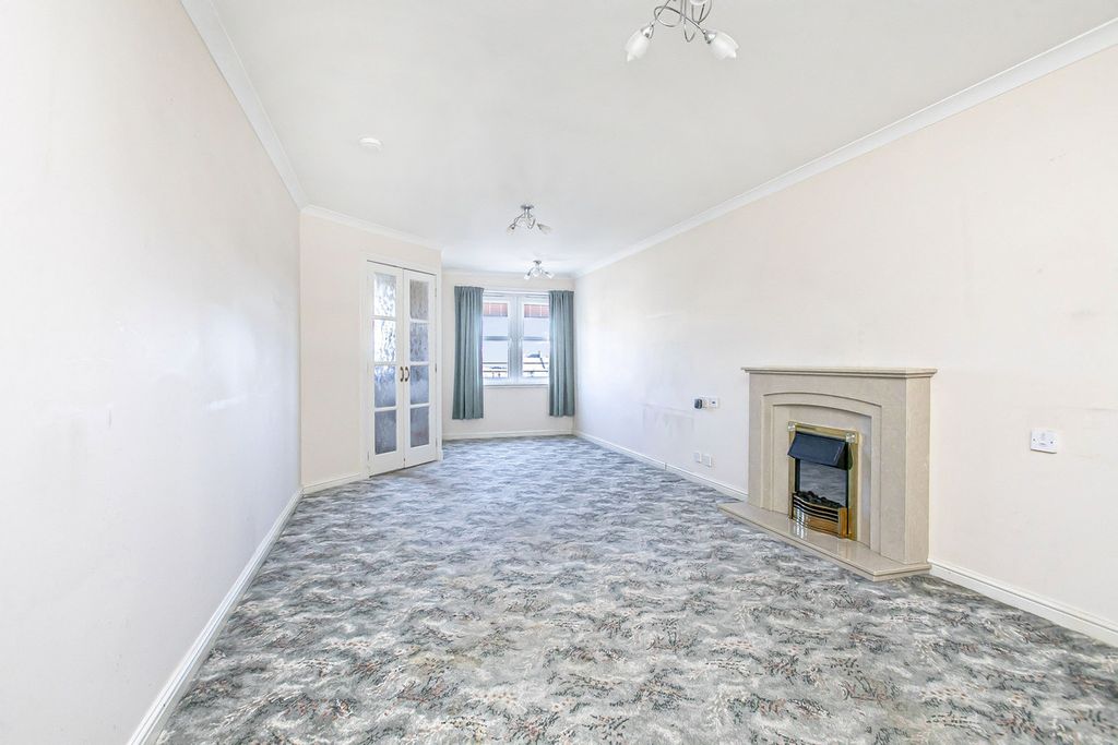 Property photo 2 of 27