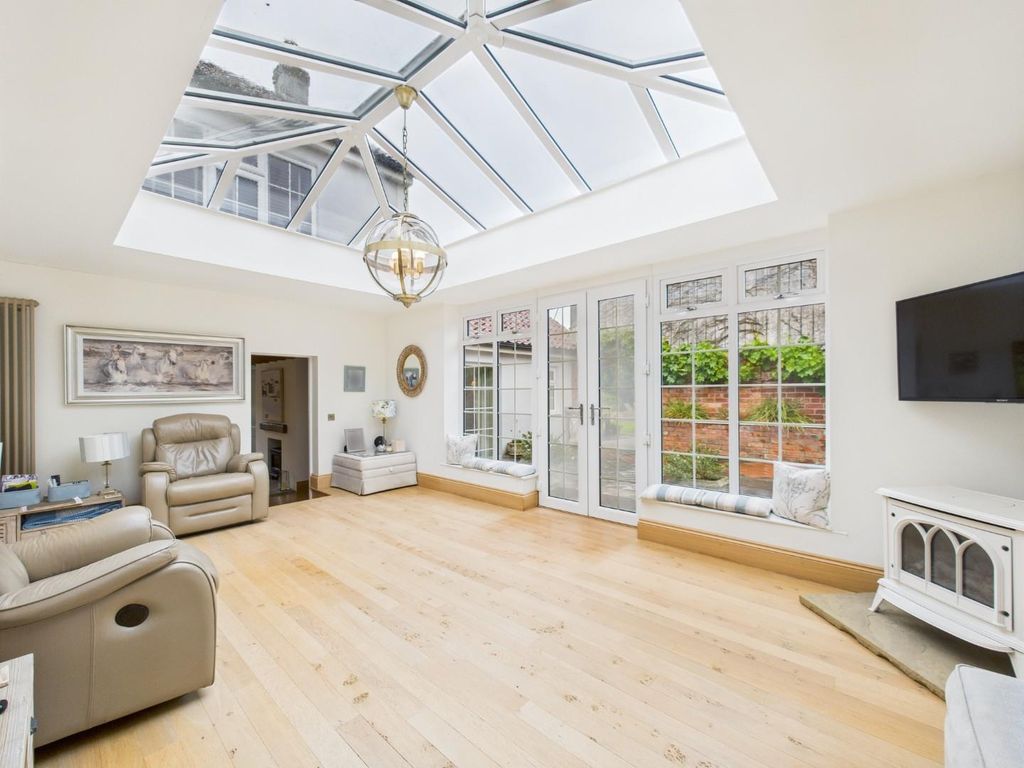 Property photo 3 of 45