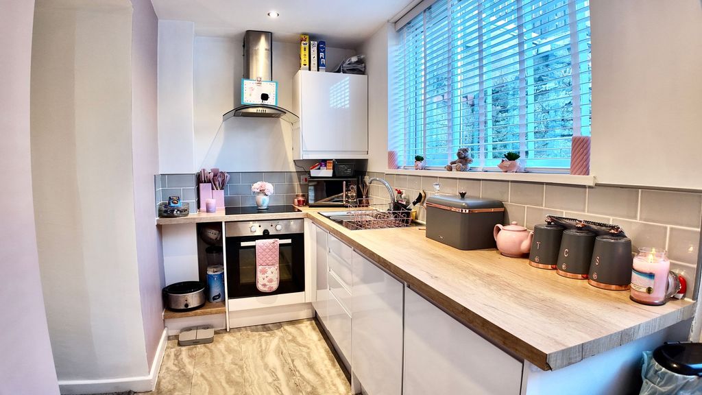 Property photo 3 of 27