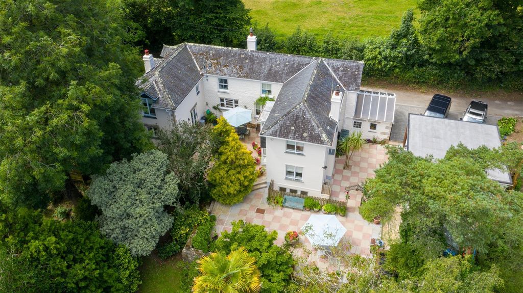 Property photo 1 of 32