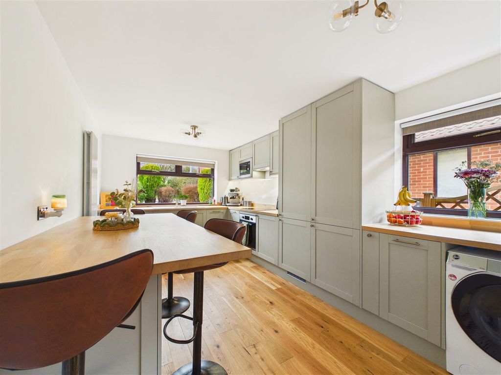 Property photo 2 of 13 Cam03303G0-Pr0309-Still006.Jpg