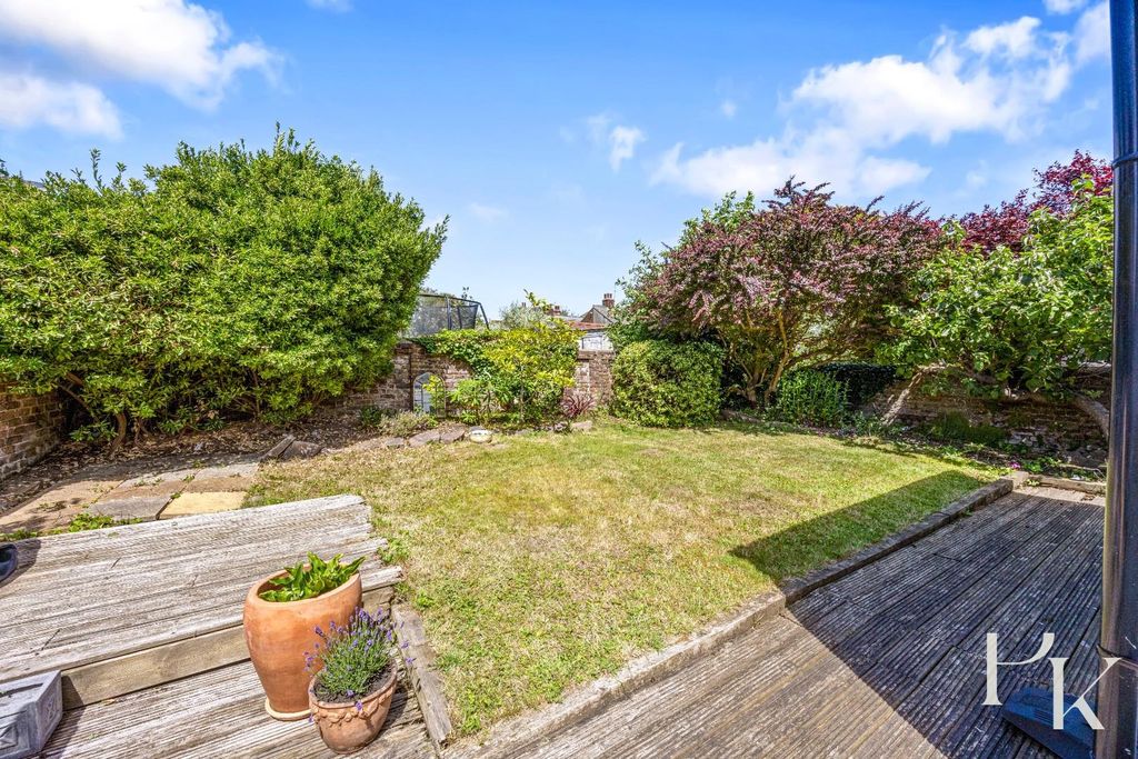 Property photo 2 of 27