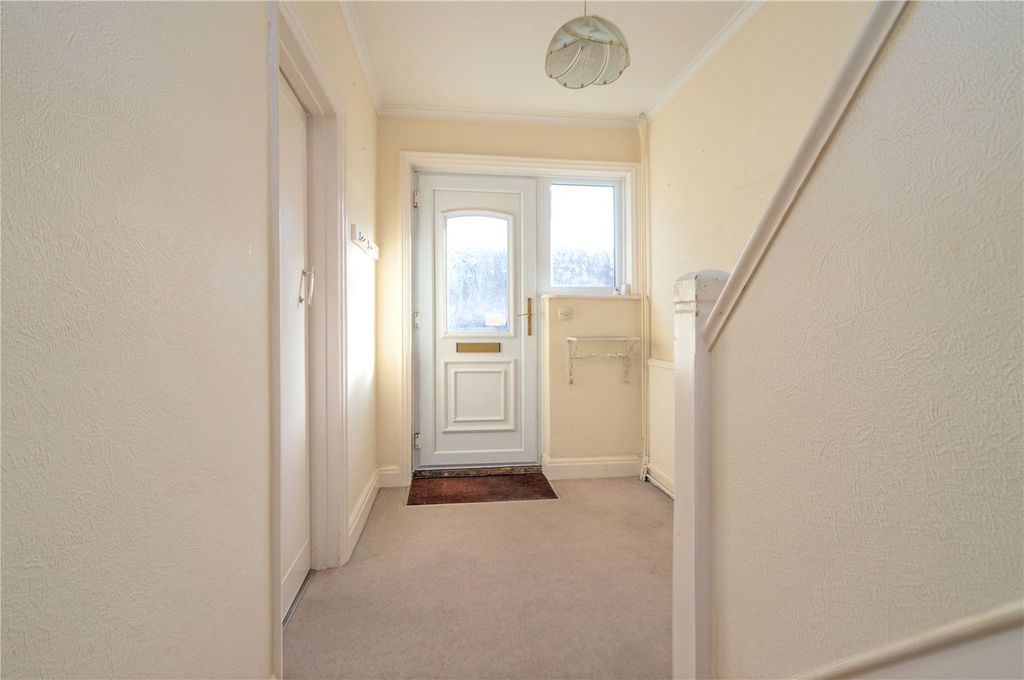 Property photo 2 of 12 Entrance Hall